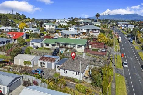 Photo of property in 95 Pioneer Road, Moturoa, New Plymouth, 4310