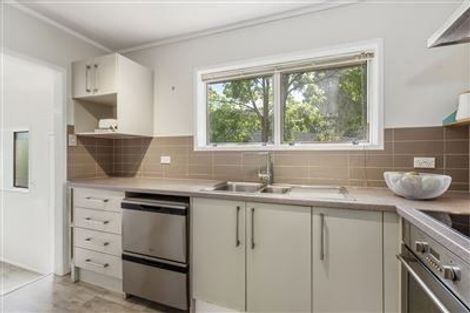 Photo of property in 2/20 Flavia Close, Torbay, Auckland, 0630