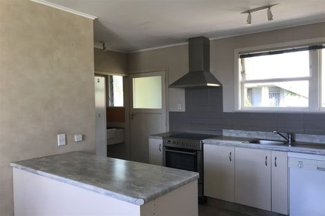 Photo of property in 10 Havelle Avenue, Titirangi, Auckland, 0604