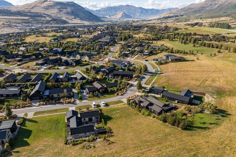 Photo of property in 19 Pendeen Crescent, Jacks Point, Queenstown, 9371