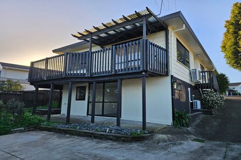 Photo of property in 13 Gosford Drive, Botany Downs, Auckland, 2010