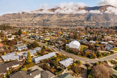Photo of property in 61 Manuka Crescent, Wanaka, 9305