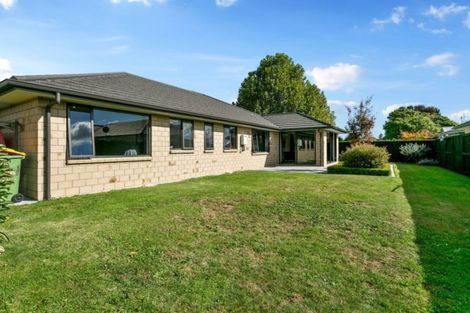 Photo of property in 28 Lilac Close, Cambridge, 3434