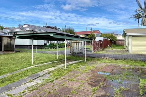 Photo of property in 5 Marlene Avenue, Te Atatu South, Auckland, 0610