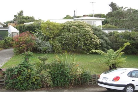 Photo of property in 58 Ruskin Road, Newlands, Wellington, 6037