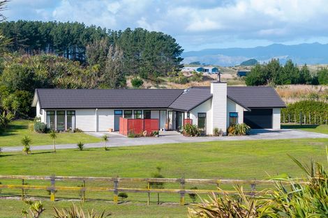 Photo of property in 66 Waitarere Rise Avenue, Waitarere, Levin, 5510