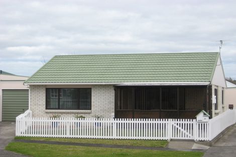 Photo of property in 1/9 Kelvin Place, Westown, New Plymouth, 4310