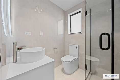 Photo of property in 37a Crestview Rise, Papakura, 2110