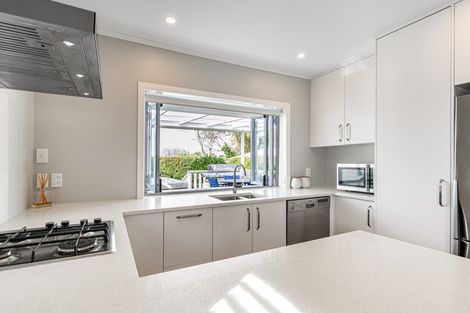 Photo of property in 83 Hutchinsons Road, Bucklands Beach, Auckland, 2014