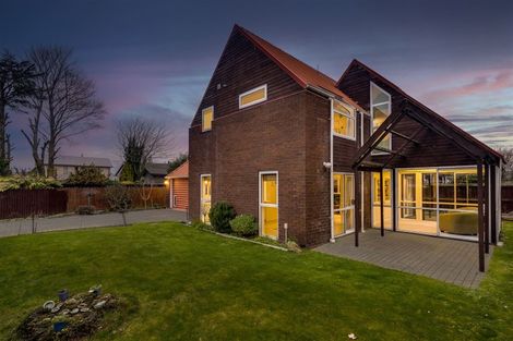 Photo of property in 143 Memorial Avenue, Burnside, Christchurch, 8053