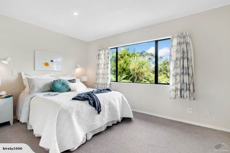 Photo of property in 7 Juneau Place, Glendene, Auckland, 0602