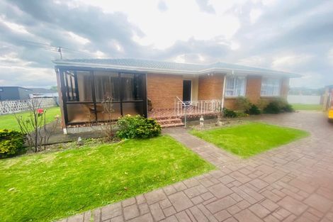 Photo of property in 8 Warden Place, Mangere Bridge, Auckland, 2022