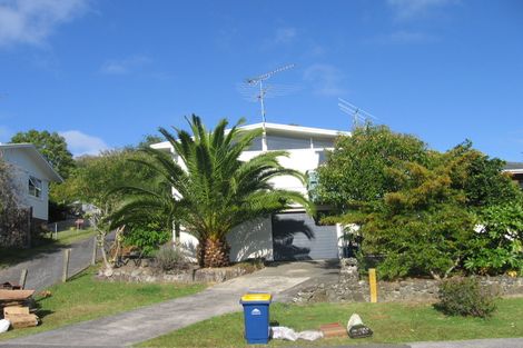 Photo of property in 1/5 Hatherlow Street, Glenfield, Auckland, 0629