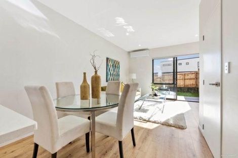 Photo of property in 2 Creekside Way, Flat Bush, Auckland, 2019