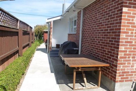 Photo of property in 17 Daniels Road, Redwood, Christchurch, 8051