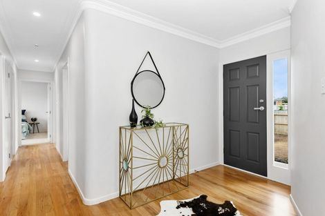 Photo of property in 2 Mears Road, St Andrews, Hamilton, 3200