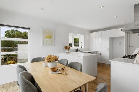 Photo of property in 11 Woodside Avenue, Northcote, Auckland, 0627