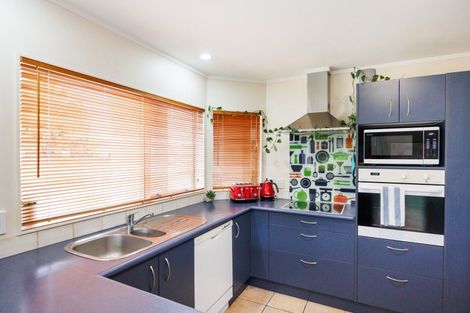 Photo of property in 19 Rothesay Place, Highbury, Palmerston North, 4412