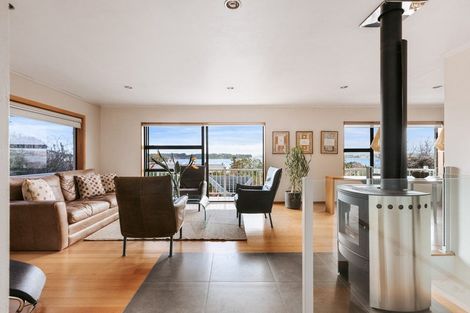 Photo of property in 96 Omokoroa Road, Omokoroa, 3114