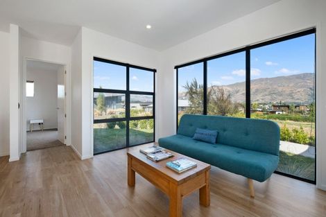 Photo of property in 15 Matipo Street, Wanaka, 9305