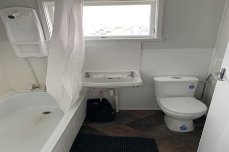 Photo of property in 2/6 Stanley Road, Glenfield, Auckland, 0629