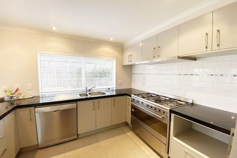 Photo of property in 33 Kensway Drive, Flat Bush, Auckland, 2016