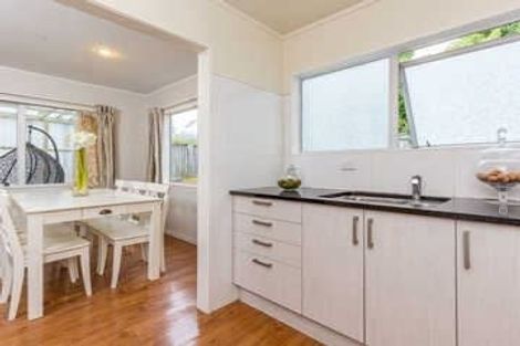Photo of property in 60 Kohekohe Street, New Lynn, Auckland, 0600