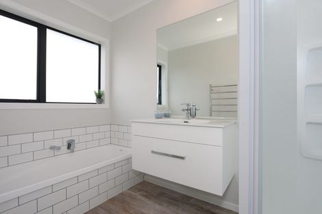 Photo of property in 17 Oldfield Lane, Marton, 4710