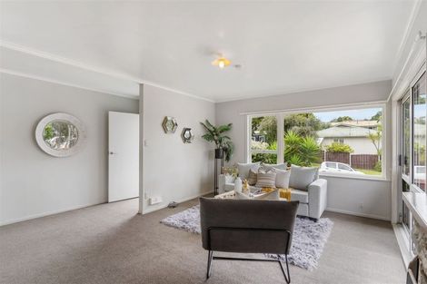 Photo of property in 1/2 Sunhaven Avenue, Glenfield, Auckland, 0629