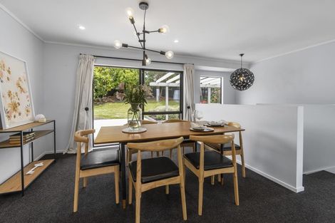 Photo of property in 8 Forsythe Place, Massey, Auckland, 0614