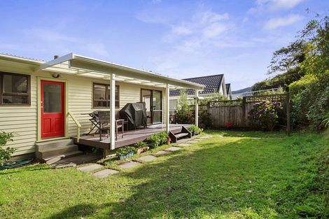 Photo of property in 6 Zande Terrace, Tawa, Wellington, 5028
