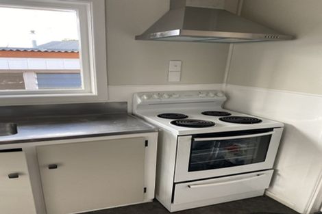 Photo of property in 20 Ocean View Road, Northcote, Auckland, 0627