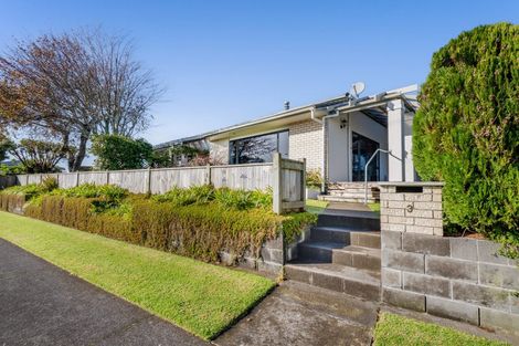 Photo of property in 3 Karina Road, Merrilands, New Plymouth, 4312