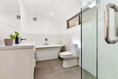 Photo of property in 52 Domain Crescent, Muriwai, Waimauku, 0881
