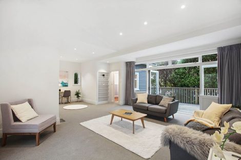 Photo of property in 48 Sunnynook Road, Sunnynook, Auckland, 0620