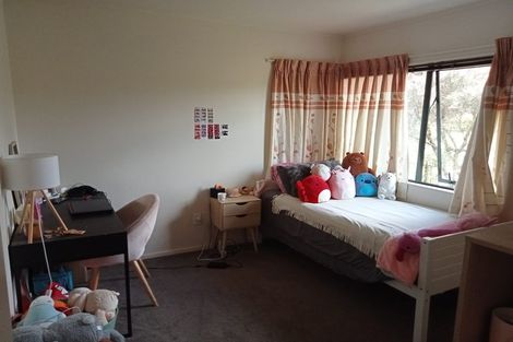 Photo of property in 9 San Fernando Way, Henderson, Auckland, 0612