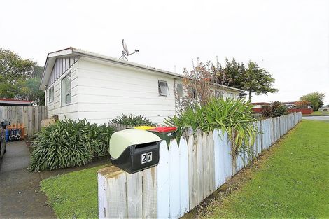 Photo of property in 27 Kamahi Avenue, Hawera, 4610