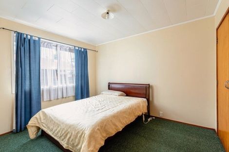 Photo of property in 1/185 Henderson Valley Road, Henderson, Auckland, 0612