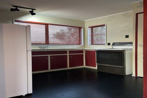 Photo of property in 6 Stroud Way, Newlands, Wellington, 6037