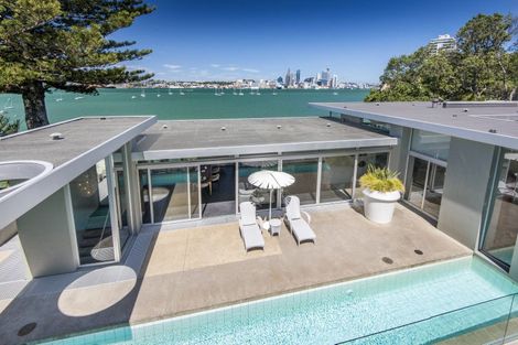 Photo of property in 9 Stanley Point Road, Stanley Point, Auckland, 0624
