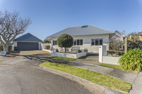 Photo of property in 3 Waiwera Place, Merrilands, New Plymouth, 4312