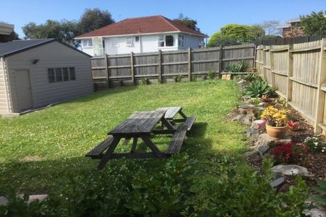 Photo of property in 13 Rickards Place, New Lynn, Auckland, 0600