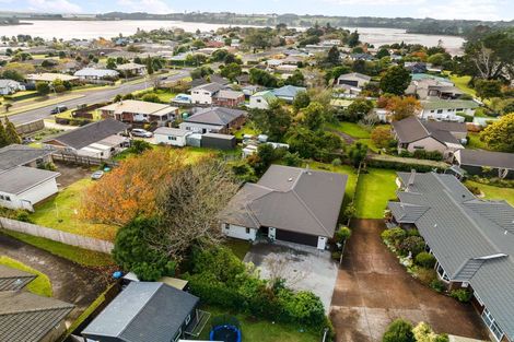 Photo of property in 5 Riverside Drive, Waiuku, 2123