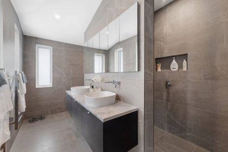 Photo of property in 62 Armstrong Farm Drive, East Tamaki Heights, Auckland, 2016