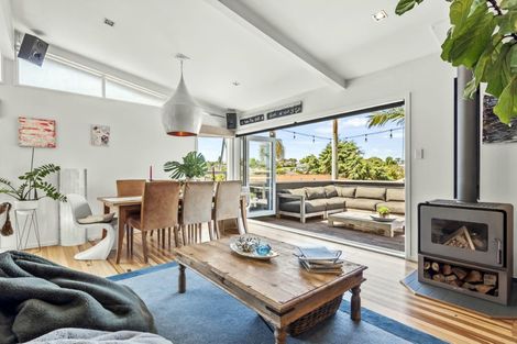 Photo of property in 12 Tyne Road, Forrest Hill, Auckland, 0620