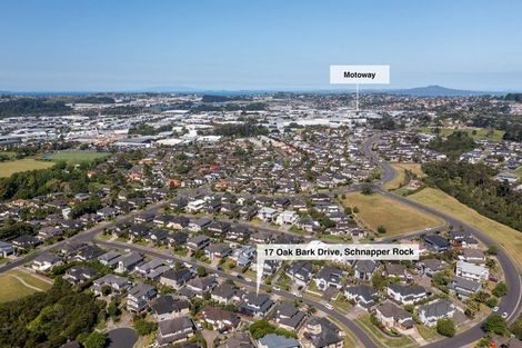 Photo of property in 17 Oak Bark Drive, Schnapper Rock, Auckland, 0632