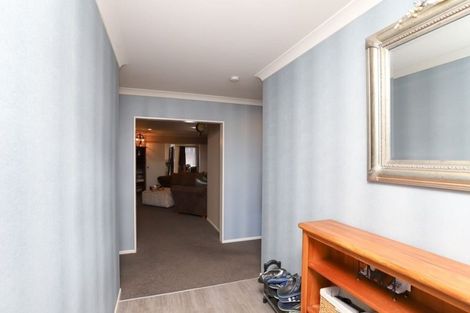 Photo of property in 9 Hollinger Place, Nawton, Hamilton, 3200