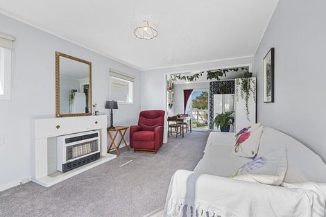 Photo of property in 2 Turakina Street, Merrilands, New Plymouth, 4312