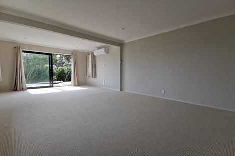 Photo of property in 96 Glanmire Road, Newlands, Wellington, 6037