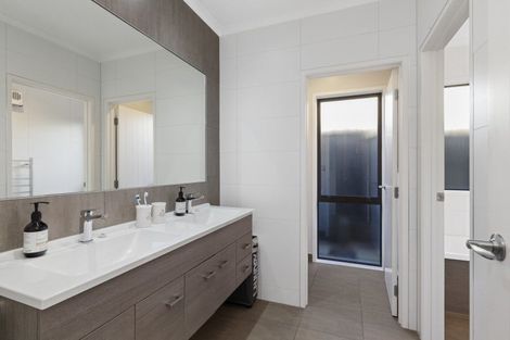 Photo of property in 67 Ina Ville Drive, Pukekohe, 2120